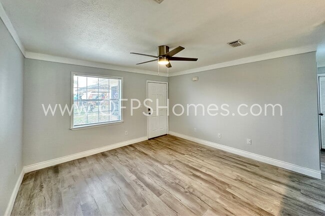 Building Photo - 119 Casa Pl