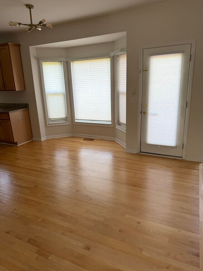Building Photo - 4BR/3.5BA | Newly Renovated Single Family Home | Large Home is Desirable Pine Run!  Best of Mason