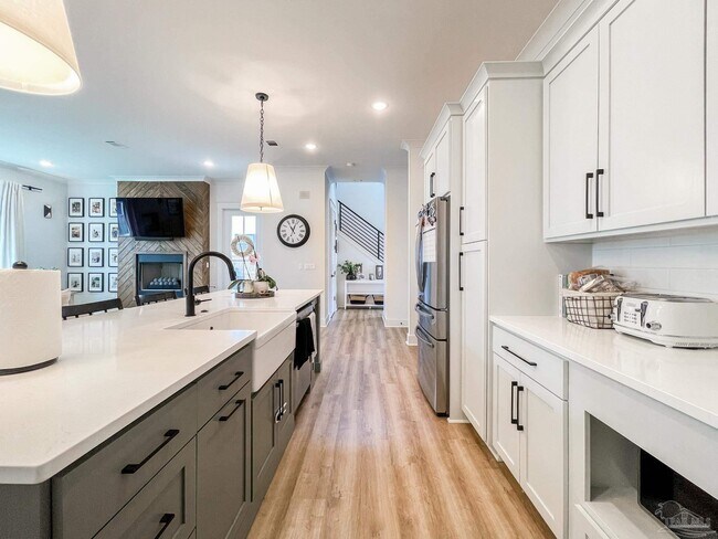 Building Photo - 13805 Red Drum Ct