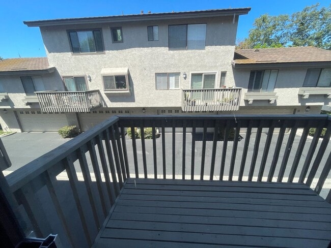 Building Photo - Highly Sought After Location in Turtle Roc...
