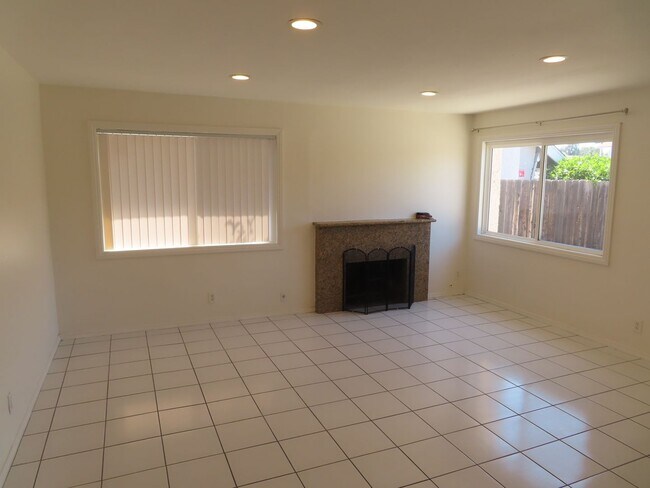 Building Photo - Four bedroom house in Mira Mesa