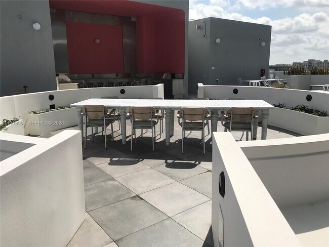 Building Photo - 2000 Metropica Wy