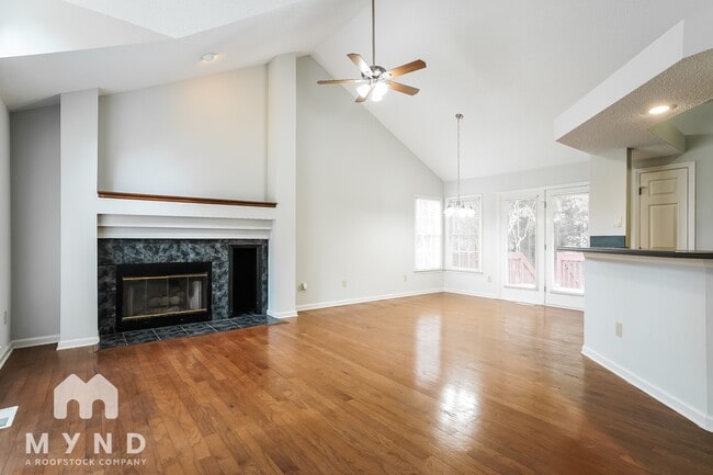 Building Photo - 821 Penncross Dr