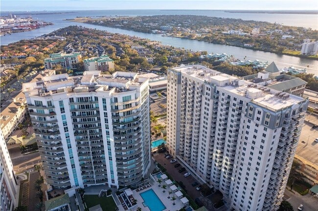 Building Photo - 450 Knights Run Ave