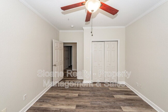 Building Photo - 700 Daniel Ellis Dr