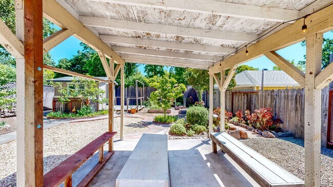 Building Photo - Beautiful 2 Bedroom 2 Bathroom Single Fami...