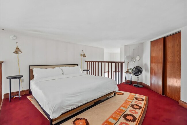 Building Photo - 402 W Dayton St