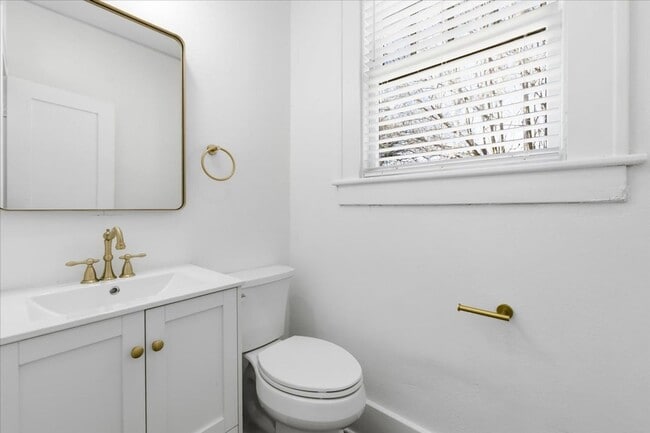 Building Photo - Move-In Ready 3BR/1.5BA Home with Private Backyard