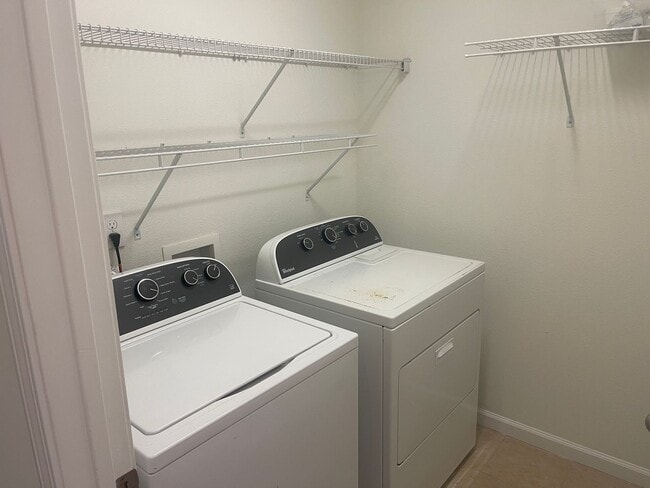 Building Photo - Enjoy Stylish Townhome Living in Vibrant B...