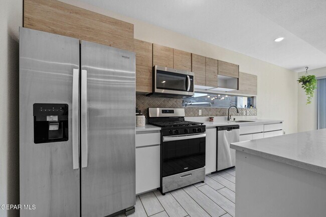 Building Photo - 3741 Peak Pl