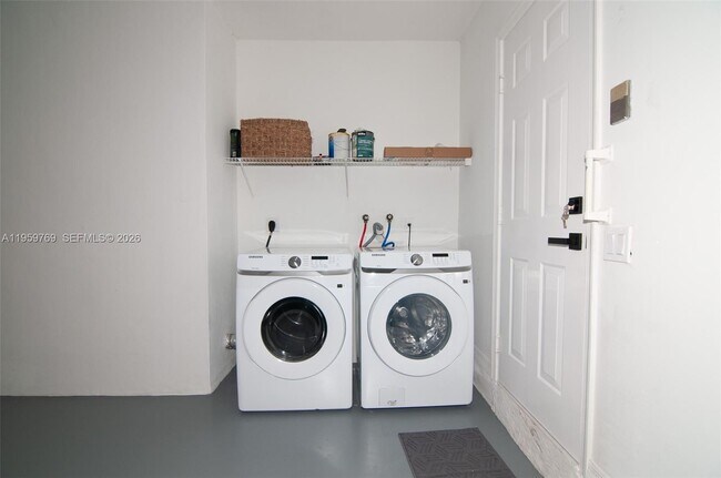 Building Photo - 4420 Dogwood Cir