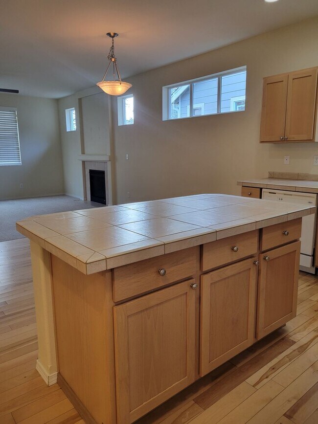Building Photo - Beautiful 3 bedroom Rambler in perfect location