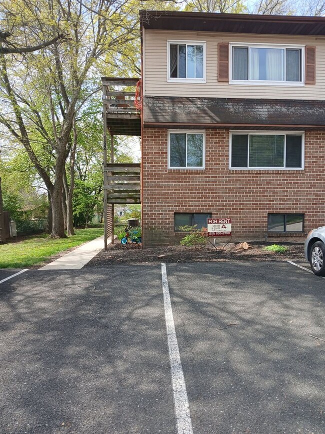Primary Photo - 52 Garfield Ave