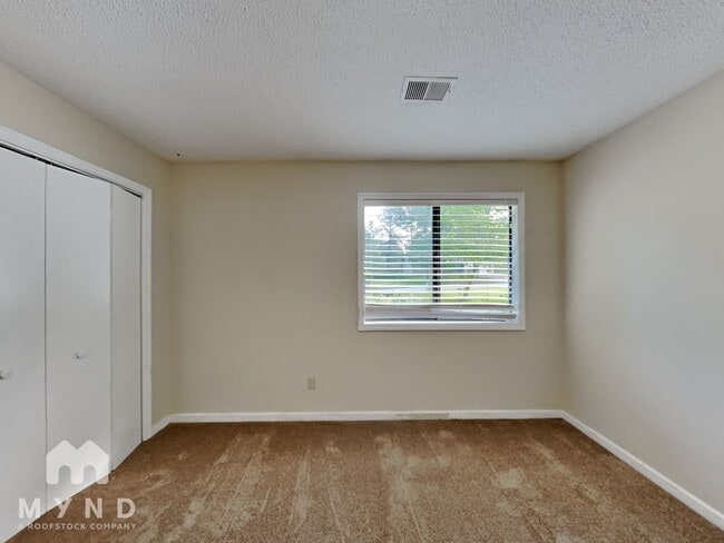 Building Photo - 10983 Morning Dove Dr