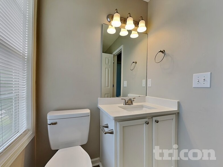 Building Photo - 208 Autumn Woods Dr