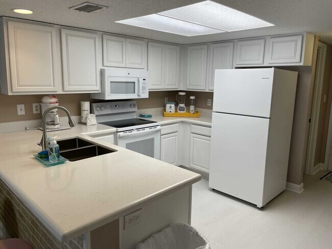 Building Photo - 115 E Coronado Dr