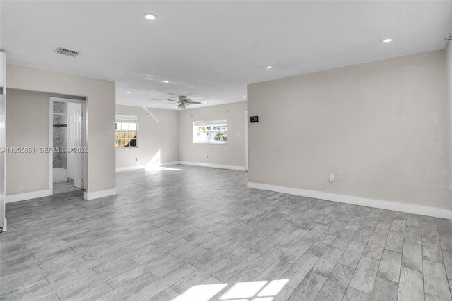 Building Photo - 2921 NW 6th Ct