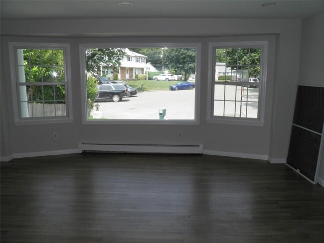 Building Photo - 12 Sundale Ct