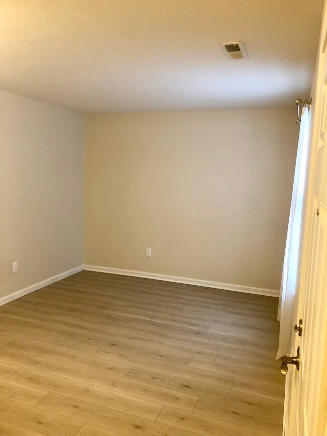 Building Photo - 7002 Drury Dr