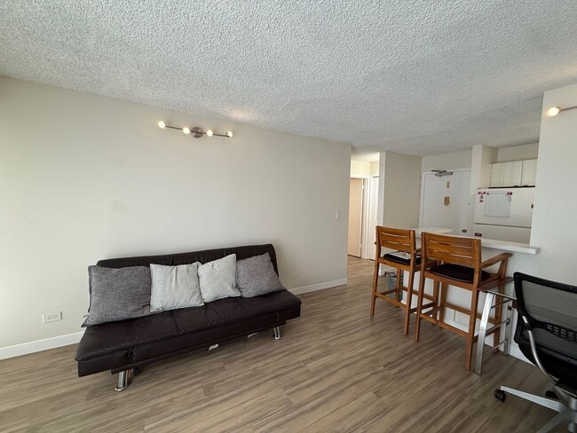 Building Photo - Conveniently Located One Bed/One Bath/One ...