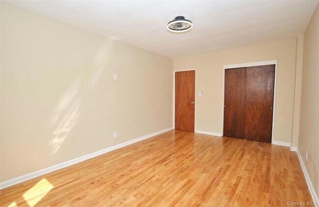 Building Photo - 724 E 96th St