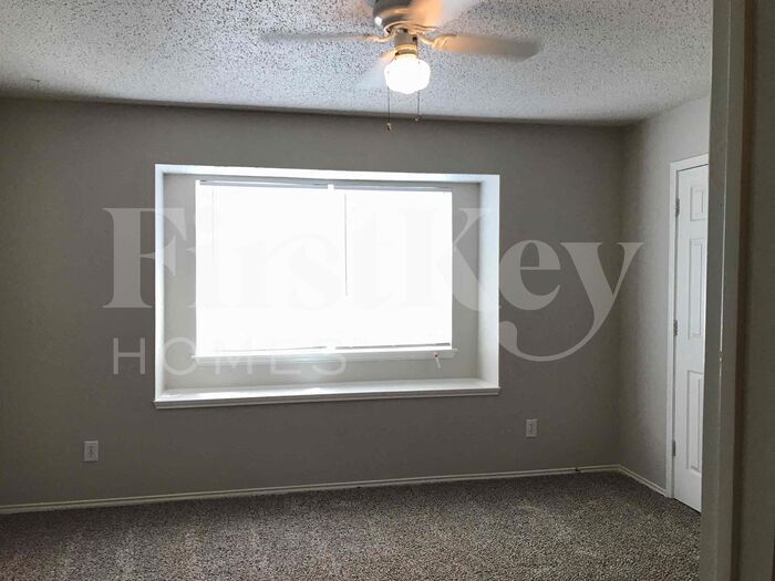 Building Photo - 5704 Creekhollow Dr