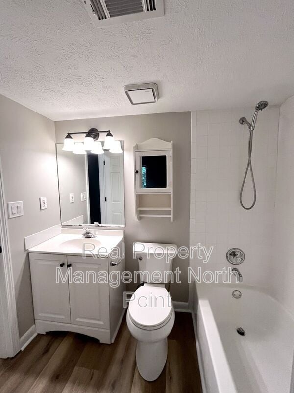 Building Photo - 3030 Steeplechase Dr