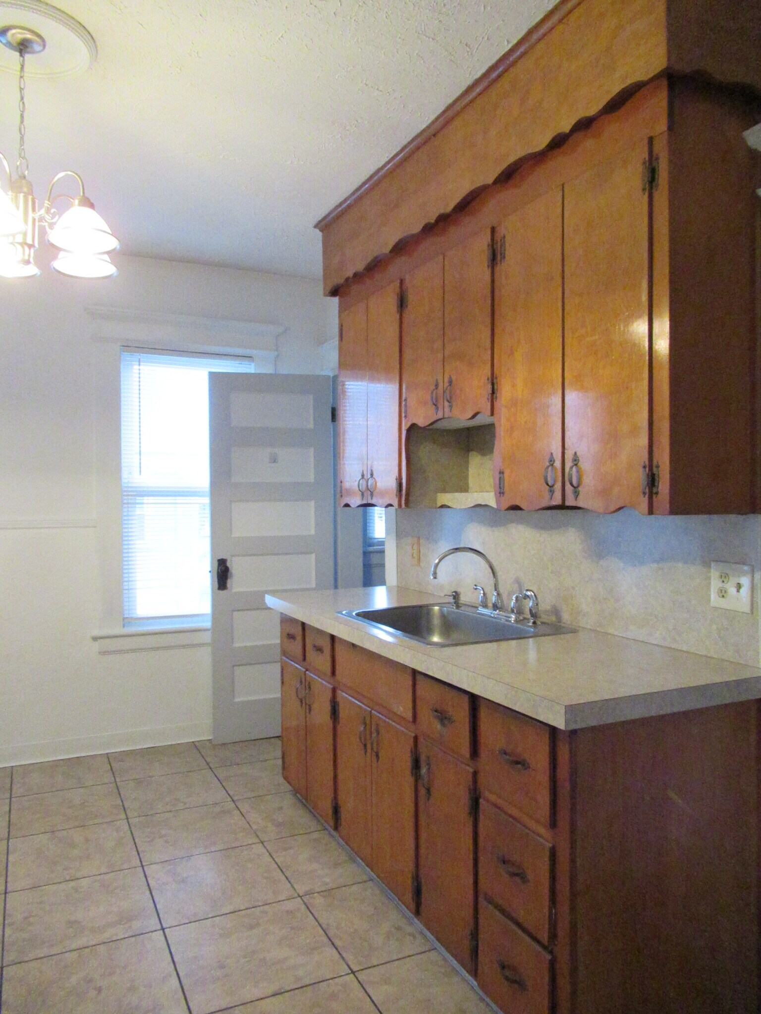 Building Photo - 55 Eaton St