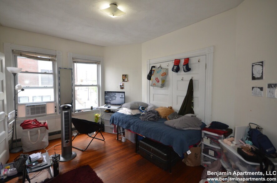 Building Photo - 77 Walnut St