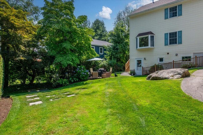 Building Photo - Lakeside Drive HOA