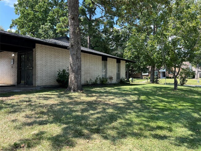 Primary Photo - 401 Oakhill Dr