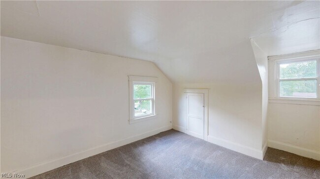 Building Photo - 210 Perry St