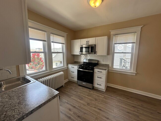 Building Photo - 9 N Rosborough Ave