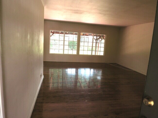 Building Photo - Spacious 4BR Canyon-View Home Near SDSU