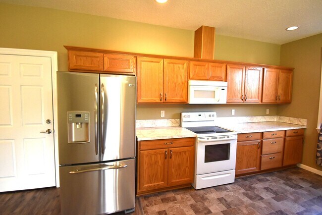 Building Photo - Gorgeous ground level accessible home.