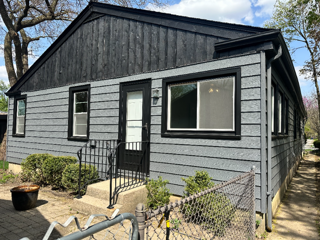 Building Photo - 834 Gardner Rd