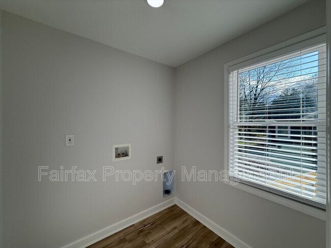 Building Photo - 312 Price Ave