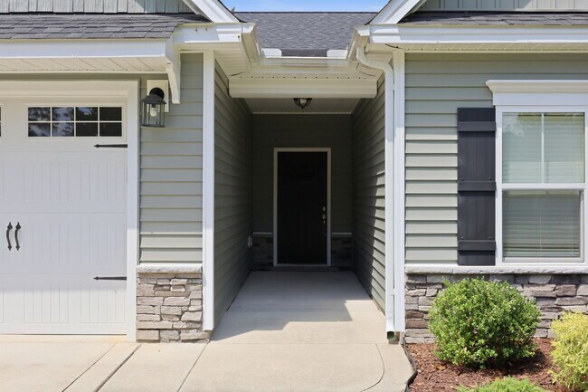 Building Photo - 511 Pondpine Ln