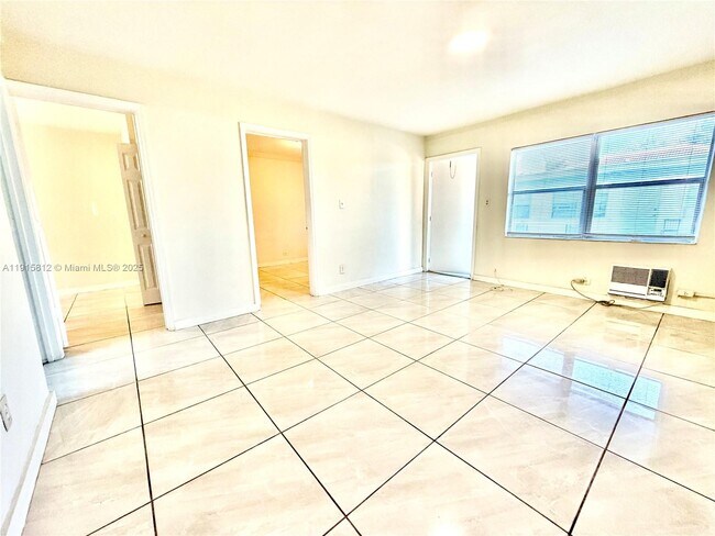 Building Photo - 2571 NW 13th Ct