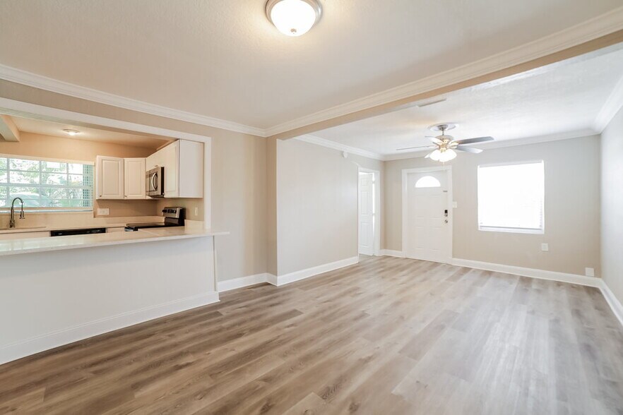 Building Photo - 1001 SW 25th Ave