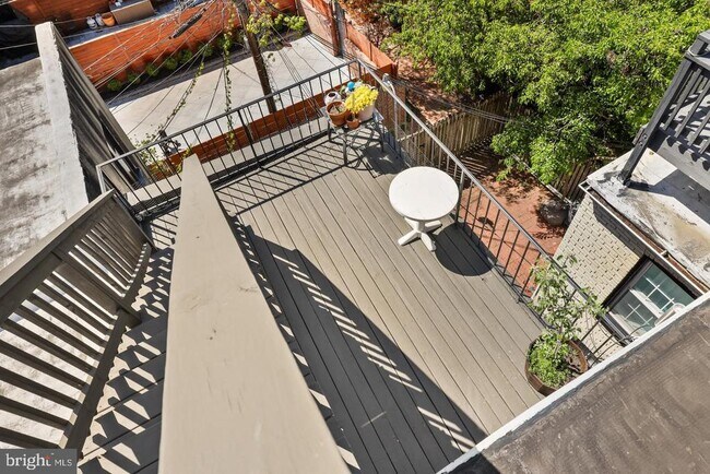 Building Photo - 730 Light St St