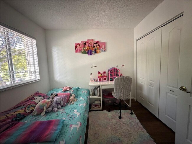 Building Photo - 14023 SW 120th Ct