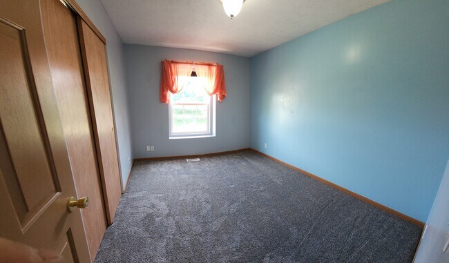 Building Photo - 7910 Redick Ave