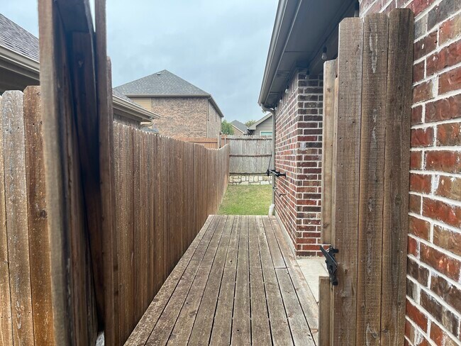 Building Photo - 9905 Cottontail Ln