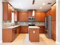 Building Photo - 2028 SW 16th Terrace