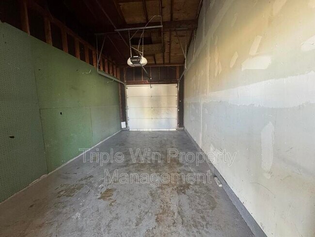 Building Photo - 775 Crabapple Ln