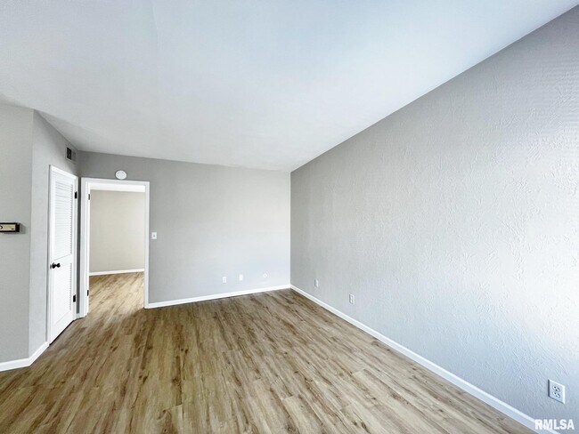 Building Photo - 6809 N Frostwood Pkwy