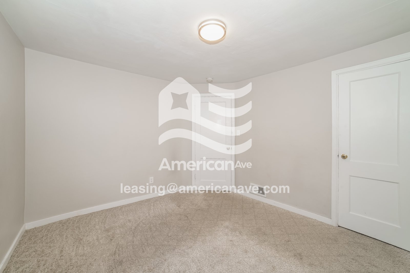 Building Photo - 908 E Maywood Ave