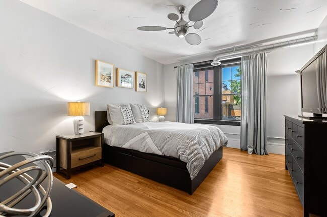Building Photo - Stunning Industrial-Chic Loft in the Heart of Capitol Hill