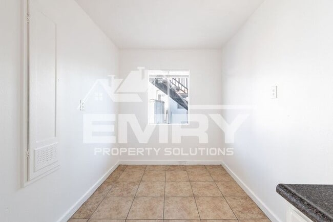 Building Photo - 2 Bedroom 1 Bathroom Rental in Huntington Park CA 90255